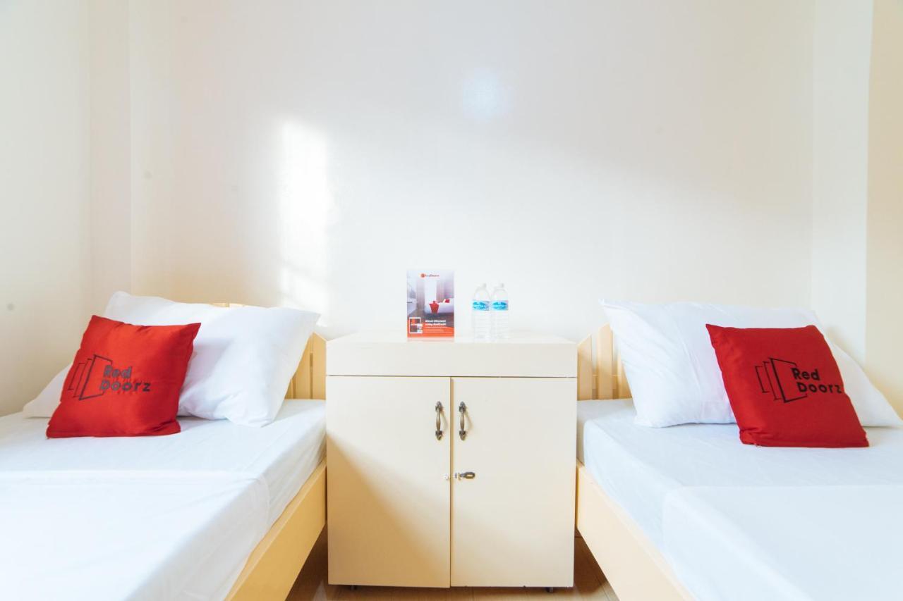 Reddoorz @ Q Abeto Street Mandurriao Hotell Iloilo City Exteriör bild